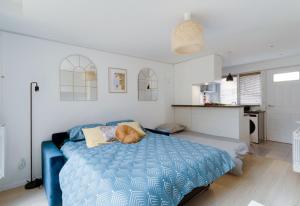 a bedroom with a blue bed with a stuffed animal on it at P'tit Garden / JO 2024 / Paris/ Stade de FRANCE in Aulnay-sous-Bois