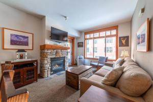 Coin salon dans l'établissement 589- Village 1Bed 1Bath Condo with Pool Spa and Walk to Gondola