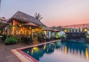 a resort with a swimming pool and a restaurant at Punleu Raksmey Boutique in Siem Reap