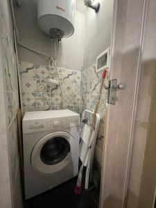 a small bathroom with a washing machine in it at Mrassi in Palermo