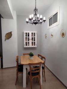 a dining room with a table and a chandelier at LIVING CAZORLA II in Cazorla