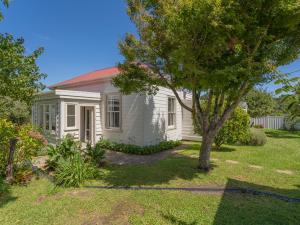 Κήπος έξω από το Crabapple Cottage - Coromandel Town Holiday Home