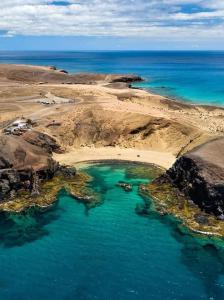 an aerial view of a beach with blue water at Casa Mic&ele in Playa Blanca