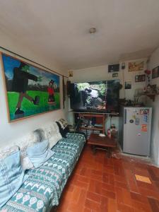 TV in/ali zabaviščno središče v nastanitvi Royal Frankenstein Hostel