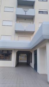 an empty hallway of a white building at Apartamento Feliz in Figueira da Foz