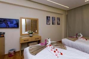 Letto o letti in una camera di Rizk Pyramids View Hotel