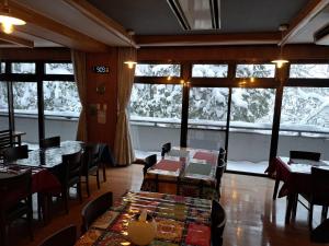 Posezení v ubytování 大山ベースキャンプ Daisen Basecamp