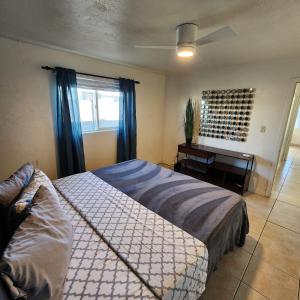a bedroom with a bed and a desk and a window at *Msg for 5%off*2Bed1Bath KingQueenBeds MidtownPHX in Phoenix