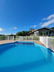 Piscina de la sau aproape de Casa de campo perfeita para suas férias!