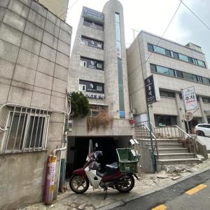 a motorcycle parked in front of a building at Huesik Guesthouse in Seoul +42 photos