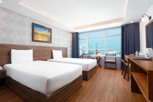 Postel nebo postele na pokoji v ubytování BIDV Beach Hotel Nha Trang