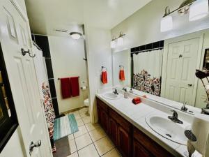 Ένα μπάνιο στο Yosemite Elements Sleeps 12 Pet Friendly Views