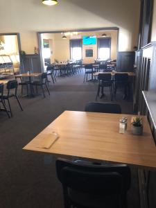 Cornucopia hotel餐厅或其他用餐的地方