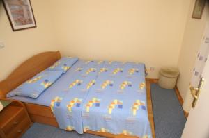 Postel nebo postele na pokoji v ubytování Apartments by the sea Podgora, Makarska - 4330