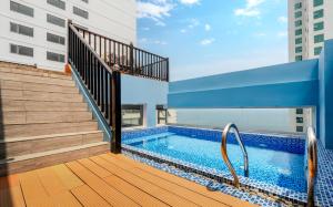Bazén v ubytování BIDV Beach Hotel Nha Trang nebo v jeho okolí