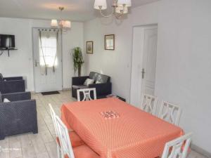a living room with a table and chairs and a couch at Gîte Luynes, 4 pièces, 6 personnes - FR-1-381-393 in Luynes