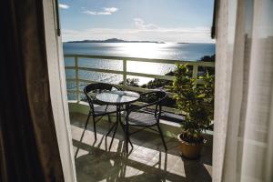 Vue générale sur la mer ou vue sur la mer prise depuis l'appartement