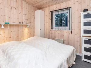 Ліжко або ліжка в номері Holiday home Thyholm XXXI