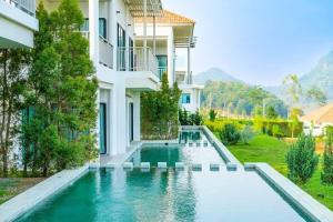 Bazén v ubytování Viva Montane Hotel Pattaya nebo v jeho okolí