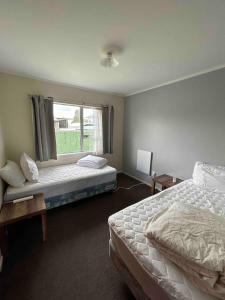 A bed or beds in a room at Town Centre Retreat