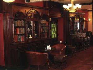 Salone o bar di Ashbourne House Hotel