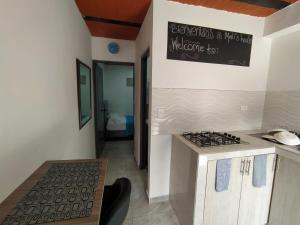 Кухня или кухненски бокс в Apartaestudio Mali's House