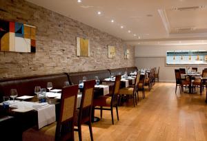 Reštaurácia alebo iné gastronomické zariadenie v ubytovaní Baileys Hotel Cashel