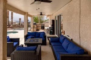 Posezení v ubytování HavaMemorable Stay Pool Spa Firepit VIEWS!