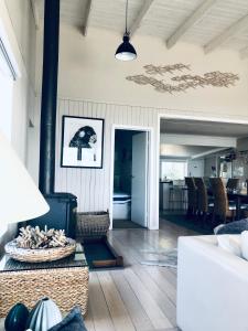 BELLE VUE BEACH HOUSE的休息区