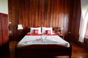 Postel nebo postele na pokoji v ubytování Kongmany Prestige Hotel