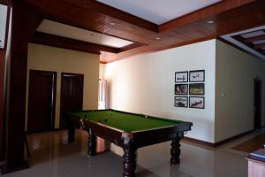 Biliár nebo kulečník v ubytování Kongmany Prestige Hotel