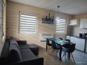 Η κουζίνα ή μικρή κουζίνα στο Holiday Home in Rewal near Wide Beach +12 φωτογραφίες