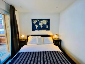 Postel nebo postele na pokoji v ubytování Cosy Modern Apartment with balcony and Matterhorn View
