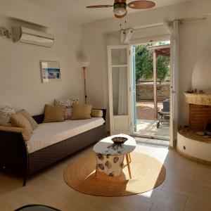 Posteľ alebo postele v izbe v ubytovaní Gio st Gio apartment 2 Antiparos st Giorgio