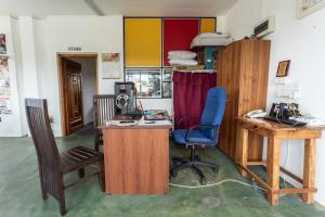 an office with a desk and a blue chair at Hari Hari Arugambay in Arugam Bay