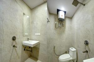 Koupelna v ubytování Hotel IBY Plaza Near IGI Airport