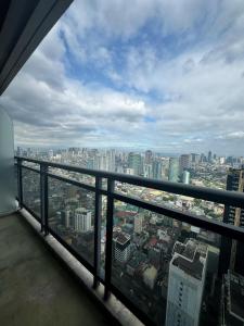 - Vistas a la ciudad desde la parte superior de un edificio en Private Studio in Gramercy, Poblacion, en Manila