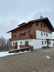 a large wooden building with a roof at Pecol Cozy Apartment R&R in Cortina dʼAmpezzo