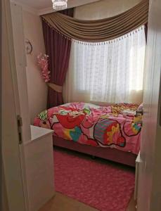 a bedroom with a bed and a window at شقة سياحية مطلة على البحر in Istanbul