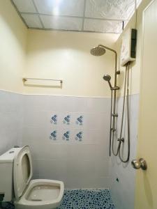 a bathroom with a toilet and a shower at ห้องพักโอบอ้อมอารีย์ Orb Aom Aree in Hua Hin