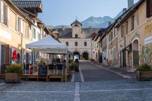 an empty street in a town with a building at Auberge Le Glacier Bleu in Mont-Dauphin