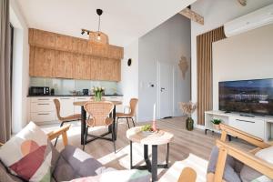 a living room with a couch and a table at Apartamenty Laguna Beskidów - B39 in Zarzecze