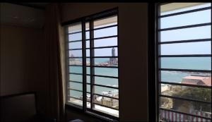 Pemandangan laut umum atau pemandangan laut yang diambil dari hotel