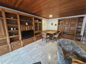 TV a/nebo společenská místnost v ubytování Gästehaus Weißes Lamm - MONTEURZIMMER