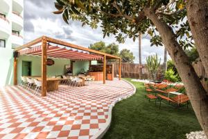 a patio with a checkered floor in a yard at Cubanito Ibiza in San Antonio
