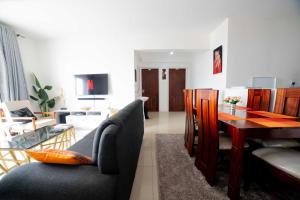 Ruang duduk di Airport Vista Getaway-4km from jomo Kenyatta International Airport