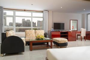 TV a/nebo společenská místnost v ubytování BIDV Beach Hotel Nha Trang