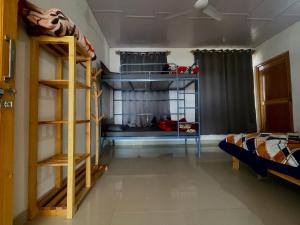 Łóżko lub łóżka w pokoju w obiekcie Bir Nest Hostel