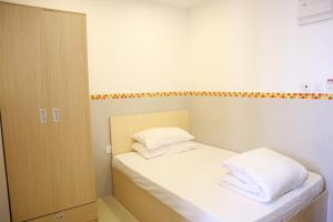 Rúm í herbergi á Hong Kong Hostel
