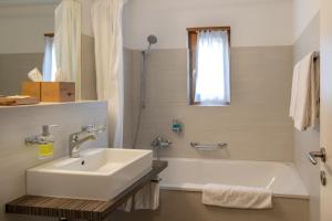 Koupelna v ubytování Hotel Allegra